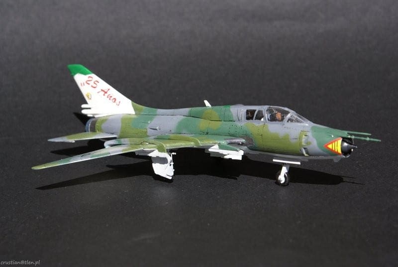 MisterCraft - D-15 - Su-17M3 Afganistan War - 1/72 Scale Model
